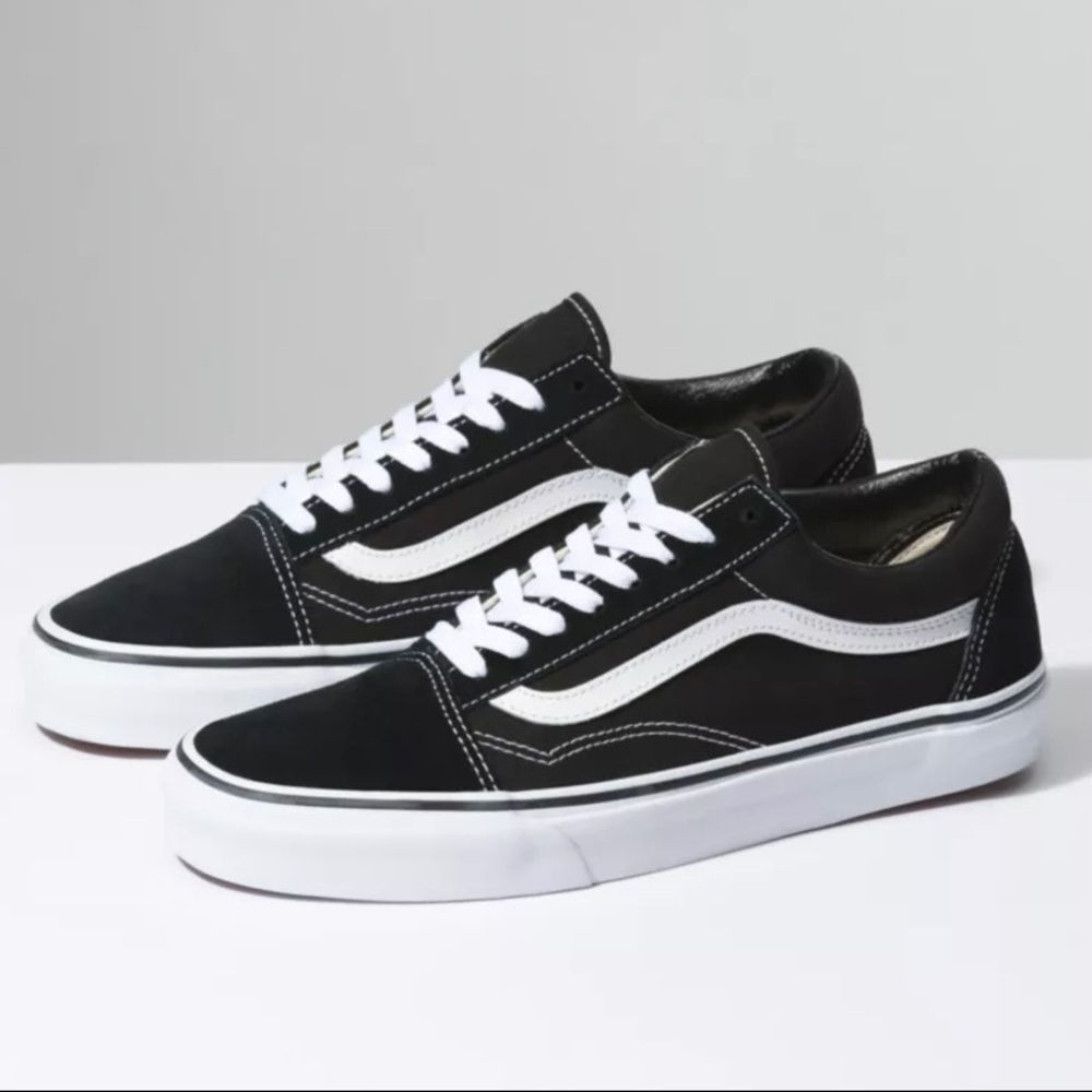 Vans Old Skool Size 8 Black and White Sneakers